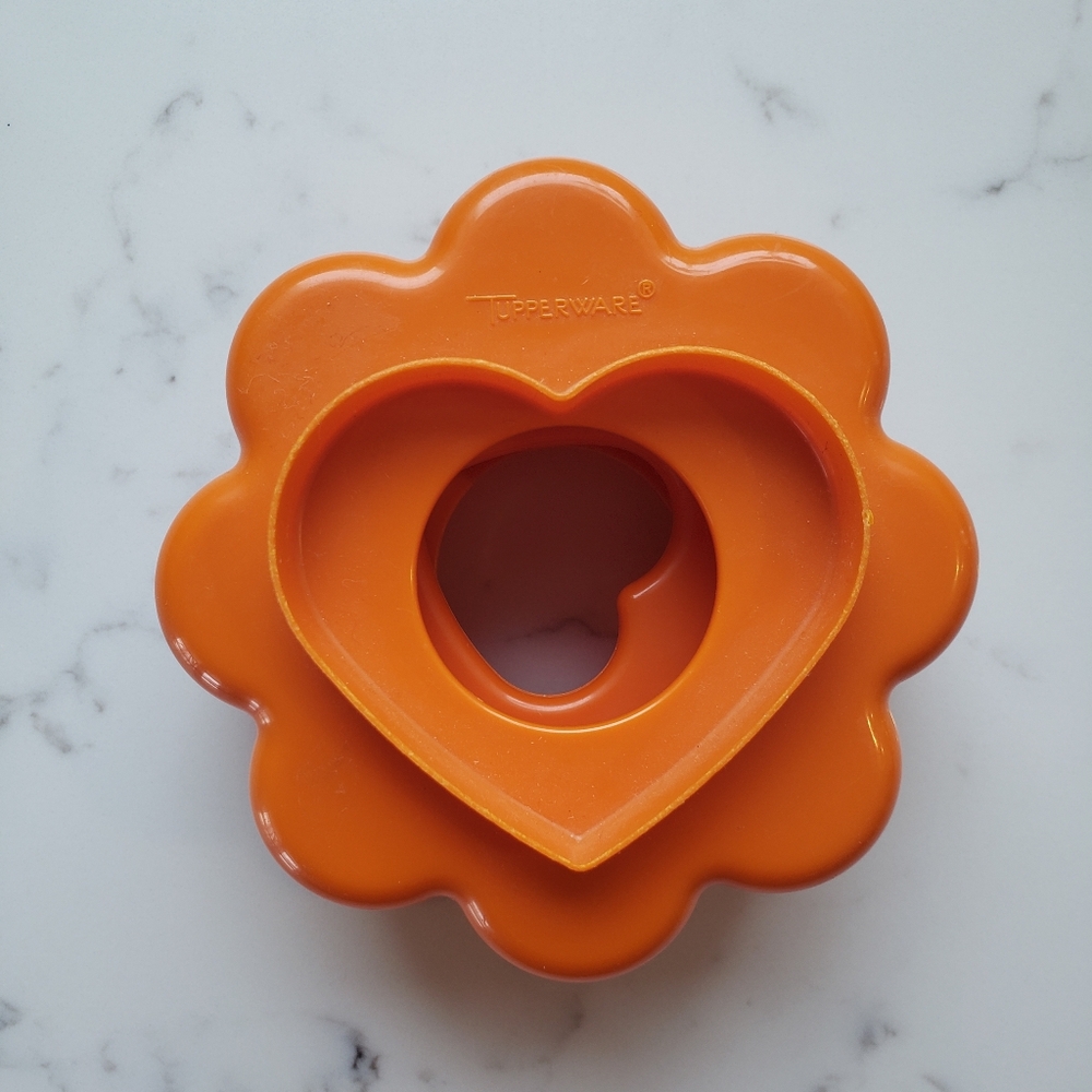 TUPPERWARE Vintage 1970s Plastic Stackable Nesting Cookie Cutters, 1657-5